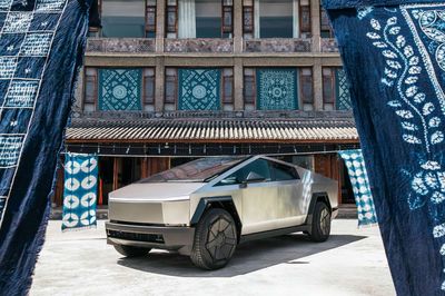 從科幻駛?cè)氍F(xiàn)實 特斯拉賽博越野旅行車亮相大理，開啟智能旅游新想象